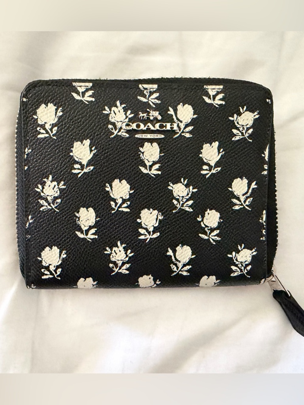 Coach - Badlands Floral Roses - Black White - Zip Around - Square -  Wallet